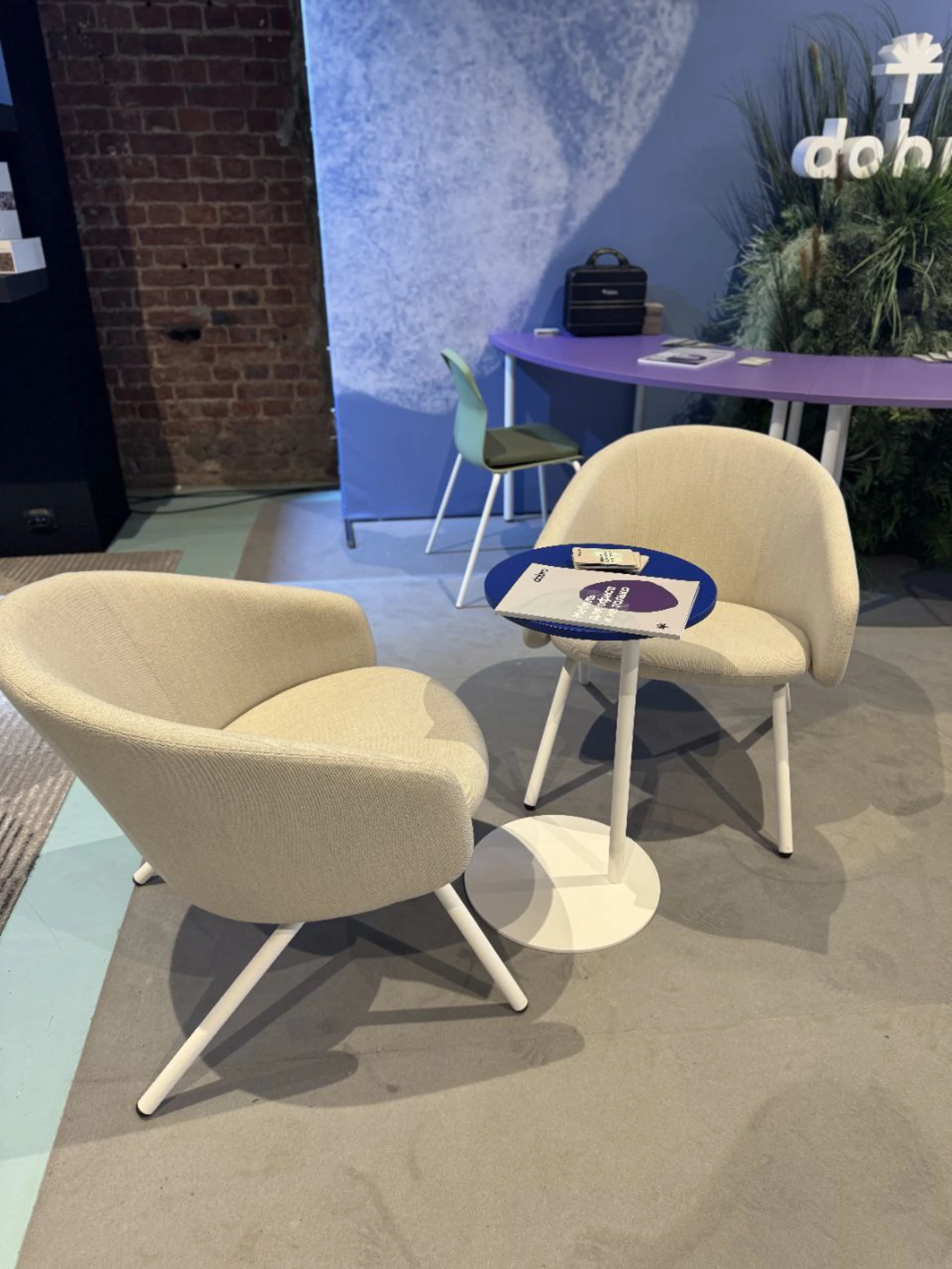 <p>Мягкая мебель гармоничных, округлых форм, вдохновленная самой природой.</p>
<p>Серия PLUM включает в себя кресла, диваны и не только. Можно выбрать разные варианты по высоте и форме.</p>
<p>Благодаря широкому выбору тканей и лаконичному дизайну мебель хорошо смотрится в любом современном интерьере.</p>