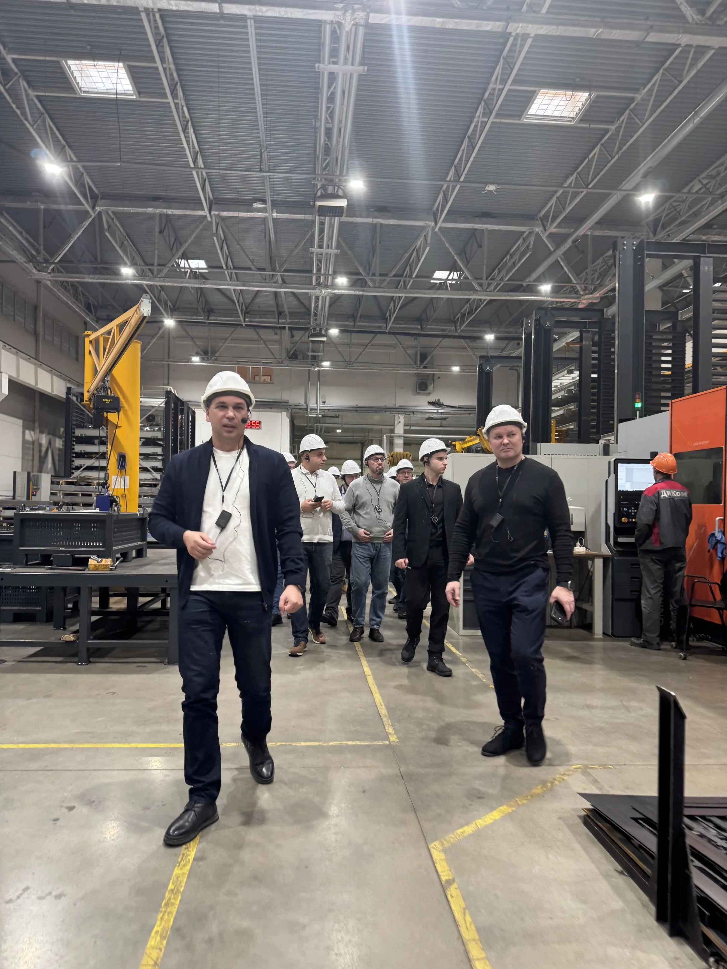 Да, на таких мероприятиях мы используем профессиональные гарнитуры и обязательно все фотофиксируем