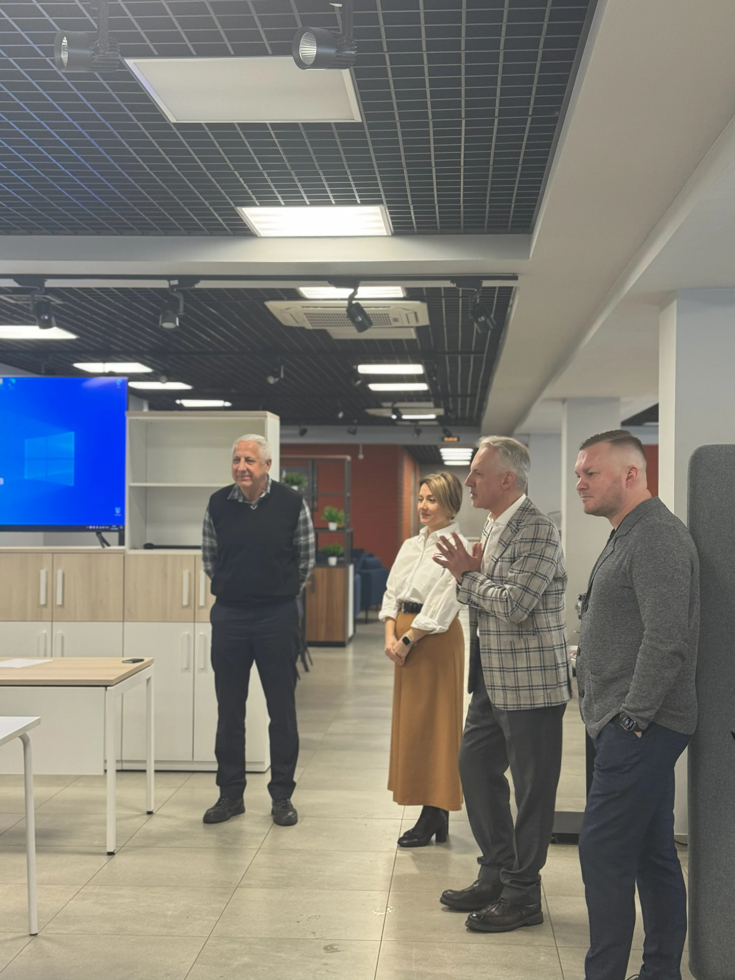 <div>Мы рассказали о нашем предприятии, особенностях управления, показали производство и дали студентам три задания. Задания посвящены сегментированию целевой аудитории для ДиКом Автоматизации, позиционированию на рынке, оценке рисков, поиску новых каналов сбыта.</div>
<div> </div>
<div>Ждем следующей встречи, чтобы оценить работы! Уверены, это будет полезно и для студентов, <br />и для нашей компании.</div>